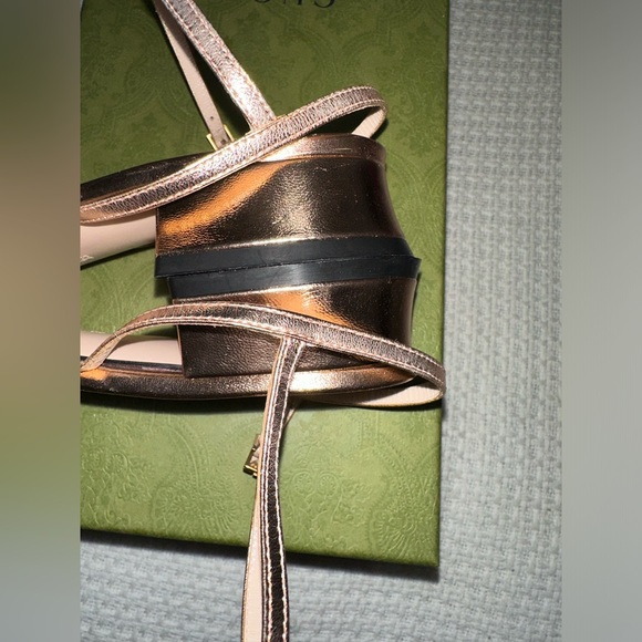 Authentic Gucci Women’s Horsebit Salmon Pink Metallic Leather Strap Logo Sandals - Picture 10 of 13